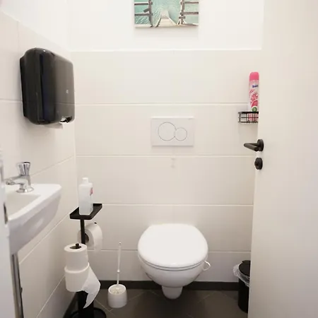 3br - - Kitchen - 10 Min To Ice * זיגבורג